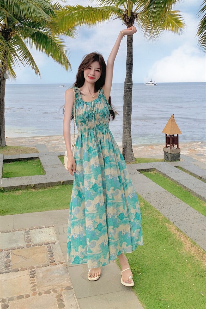 法式度假风打揽吊带连衣裙女2025夏季新款漂亮独特小众绿色碎花裙,女装连衣裙,韩蜜菓