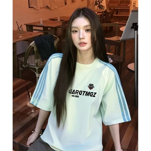 抖音得物品质二开240克宽松纯棉美式潮牌印花三条杠中性风短袖T恤图片