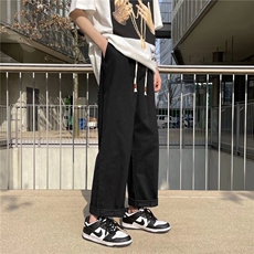 黑色