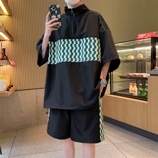 黑色