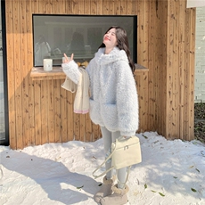 浅蓝色软糯皮毛一体羊羔毛外套女秋冬2025新款温柔甜美巨好看棉服，女装皮草，2C332