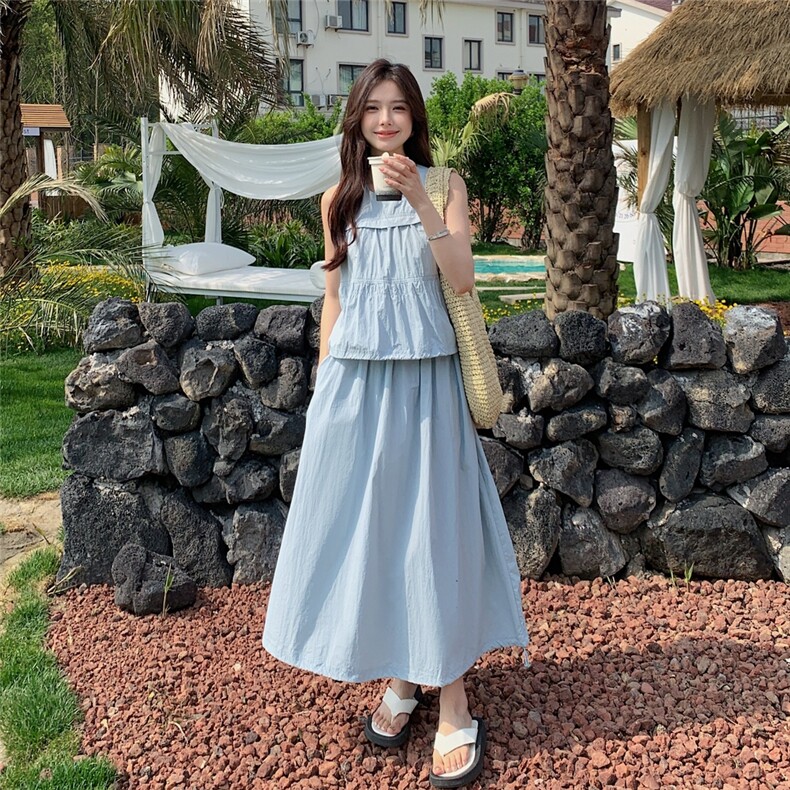浅蓝色休闲套装裙女2025夏季新款法式设计感压褶背心半身裙两件套，女装套装/套裙，2C135