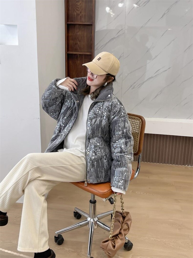 亮片绣花羽绒服，女装羽绒服，轩绎