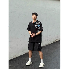 黑色