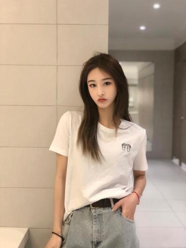 DG877春季新品可爱刺绣小脚丫百搭短袖T恤,女装T恤,L·H·X