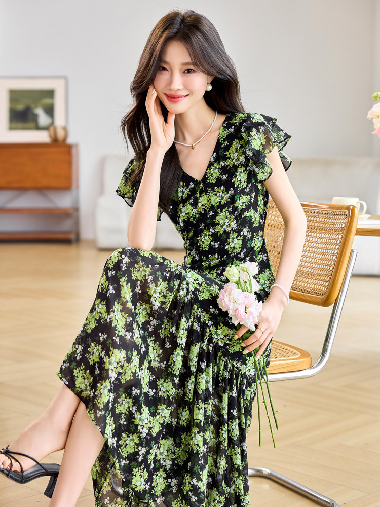法式复古碎花连衣裙女2025夏新款时尚V领显瘦气质收腰修身鱼尾裙,女装连衣裙,魅影