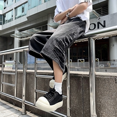 黑色