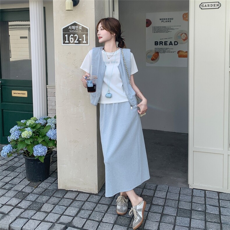 浅蓝色休闲套装女2025夏季新款韩系气质减龄马甲T恤半身裙三件套图片