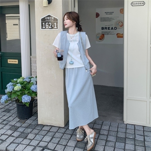 浅蓝色休闲套装女2025夏季新款韩系气质减龄马甲T恤半身裙三件套图片