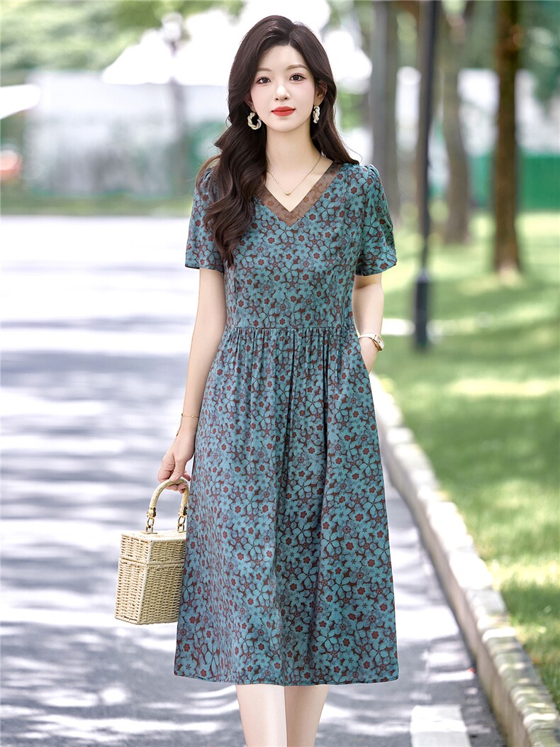 复古印花连衣裙女2025夏季新款V领气质宽松遮肚显瘦休闲碎花裙子,女装连衣裙,木橙西子