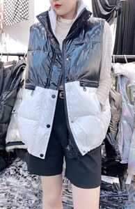 撞色印花款马甲新款图片