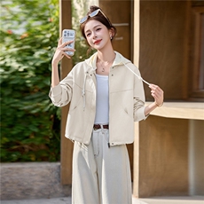 短外套女2026春秋新款时尚洋气减龄妈妈高级感连帽可脱卸夹克上衣，女装皮衣，江南女神