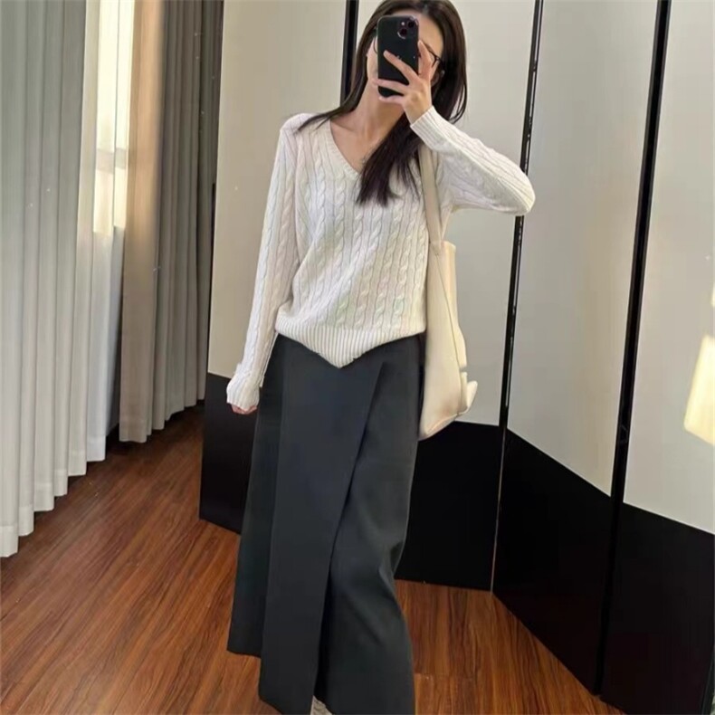 2025年秋季宽松型通勤常规长袖套头V领扭花毛衣，女装针织衫/毛衣，鑫之绒