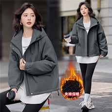 2025年冬季时尚连帽夹棉外套短款休闲棉服，女装棉衣/棉服，依路服饰