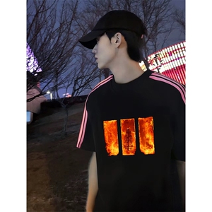 抖音得物品质二开240克宽松纯棉美式潮牌印花三条杠中性风短袖T恤图片