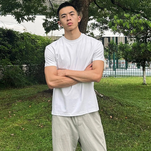现货休闲简约健身痞帅男士上衣夏季新款印花藏青色男装短袖T恤衫图片
