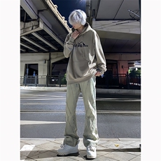 泥黄色