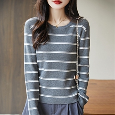2025秋冬季气质条纹圆领长袖毛衣内搭女韩系时尚撞色针织打底上衣，女装卫衣/绒衫，长今羊