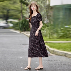 今年流行碎花连衣裙女2025夏季新爆款高级感气质显瘦法式印花裙子，女装连衣裙，火爆靓佳人