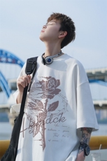 图案已注册夏季美式复古玫瑰短袖T恤男潮宽松半袖体恤衫D022/P25，男装T恤，电商B209