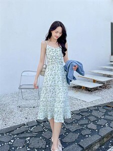 牛仔外套?吊带长裙图片