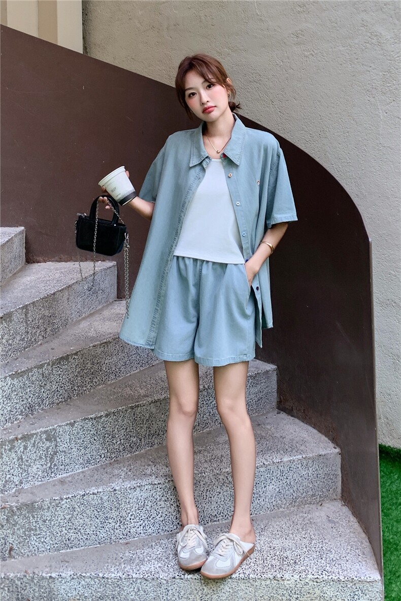 休闲浅蓝色牛仔衬衫两件套女2025年夏新款时尚减龄高腰短裤套装,女装套装/套裙,2C201