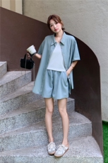 休闲浅蓝色牛仔衬衫两件套女2025年夏新款时尚减龄高腰短裤套装，女装套装/套裙，2C201
