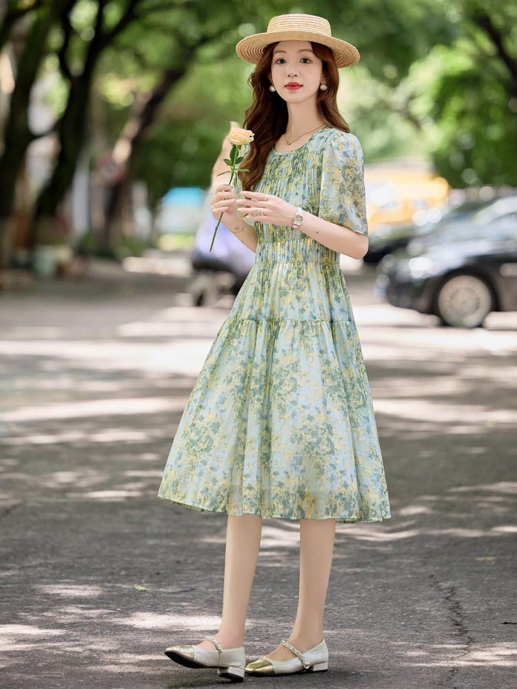 2025年夏季夏季新款高级显瘦碎花收腰连衣裙,女装连衣裙,米莱