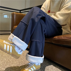深蓝色