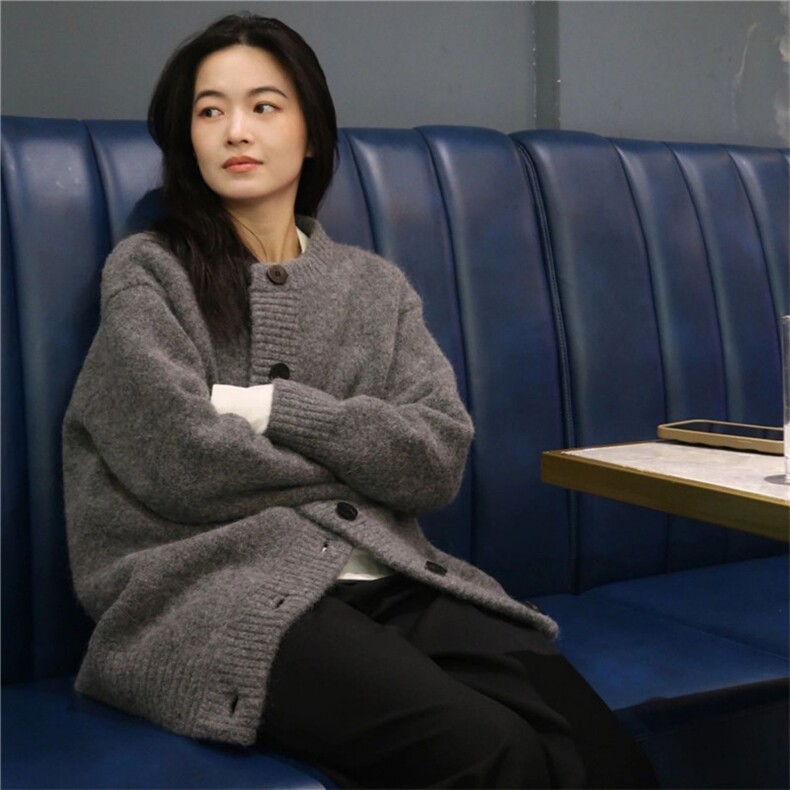 2024年秋季长袖纯色针织宽门襟中烟灰开衫，女装羊毛衫，佳弈羊绒