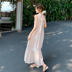 蕾丝拼接粉色挂脖露肩连衣裙女夏季新款森系绝美度假风显瘦仙女裙，女装连衣裙，2C233