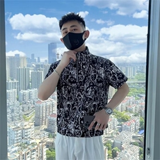 黑色