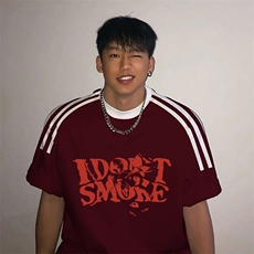 酒红色