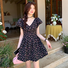 法式甜美碎花v领连衣裙女2025夏季新款韩版收腰显瘦泡泡袖短裙子，女装连衣裙，2C260