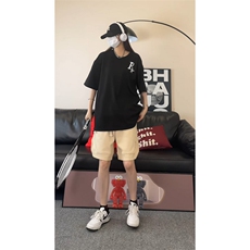黑色