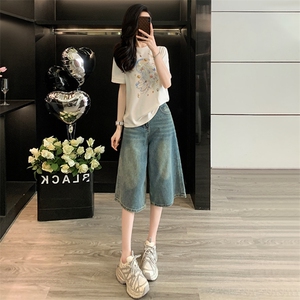 简约休闲时尚运动套装女夏新款圆领贝壳印花上衣宽松牛仔裤两件套图片