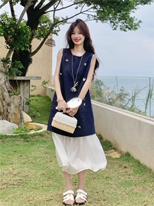 刺绣无袖连衣裙女夏季2026新款韩系减龄休闲甜美假两件拼接背心裙图片