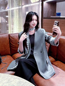 2025简约时尚蕾丝飘带亮钻西服图片