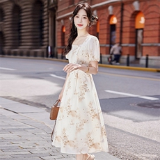 现货2024年夏季女清新气质新中式复古方领印花修身显瘦连衣裙，女装连衣裙，艾贝斯