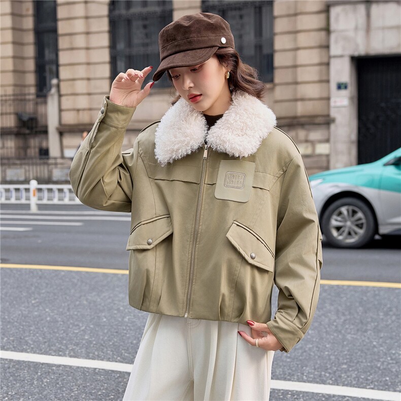 【大量现货】短款外套女2025秋冬新款小个子巨好看的加绒加厚羊羔毛翻领派克服,女装棉衣/棉服,依路服饰