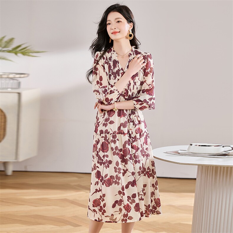 2025年春季新款系带V领春秋中长款休闲高端轻奢精品现货连衣裙，女装连衣裙，初闻兮