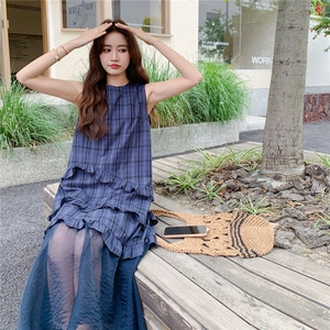 藏青色格纹拼接连衣裙女2025年夏季新款时尚独特绝美减龄背心长裙图片