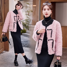 2024年冬季羊剪皮毛一体小香风时尚拼接盘扣设计加厚小个子外套，女装羊羔毛/颗粒绒，丽美静依