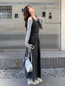灰色不规则背心套装裙女2025年秋季新款设计感一字肩连衣裙两件套图片