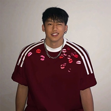 酒红色