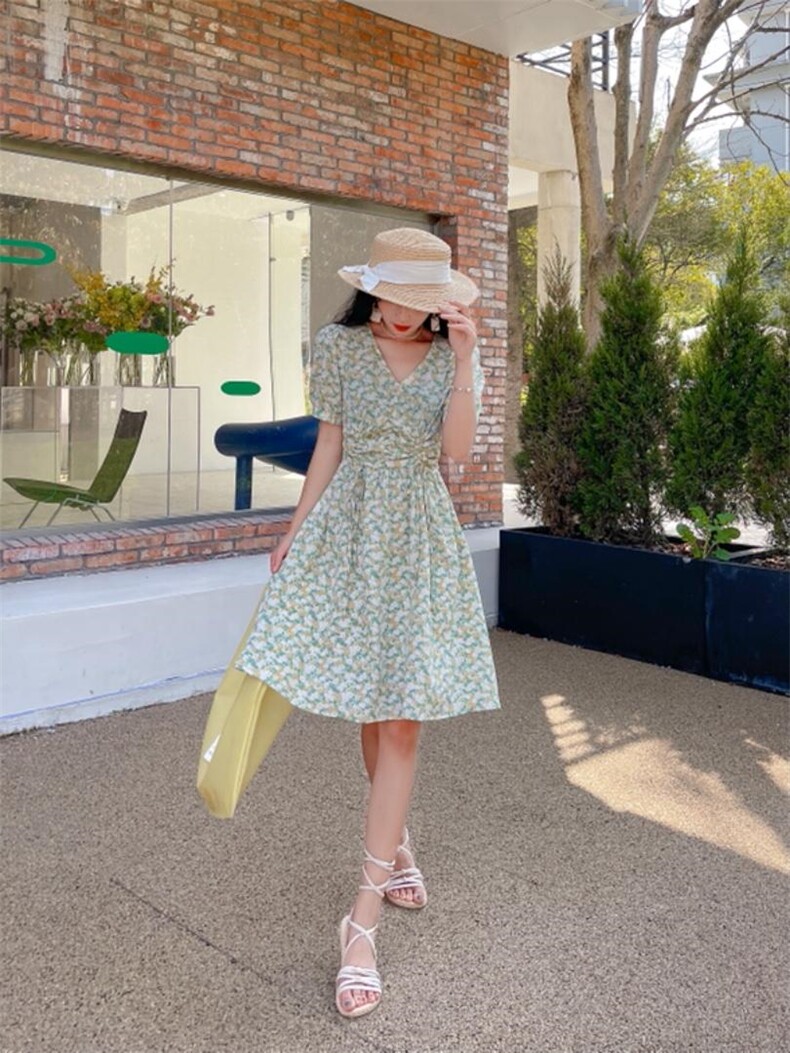 碎花短款连衣裙，女装连衣裙，安玖拉