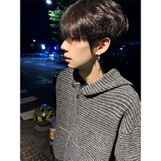 黑色