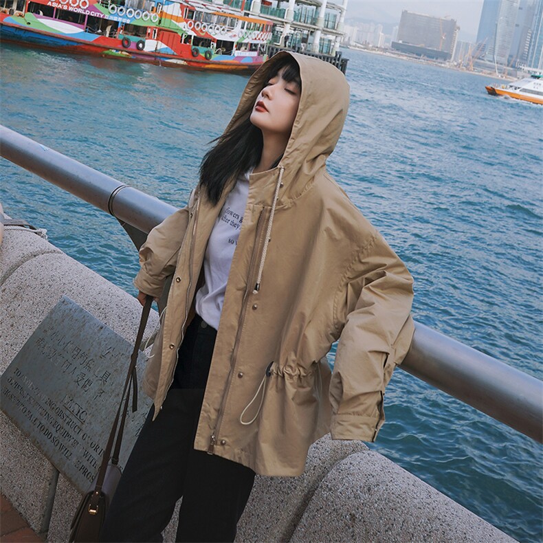 现货2021春秋新款短款风衣女浙宝292A货号L502，女装风衣，时倾STUDIO