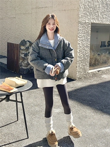 韩系灰色撞色短款羽绒服外套女冬2025新款设计保暖白鸭绒气质外套图片
