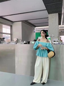 【DAVIDA】简约纯色泡泡袖小衫图片
